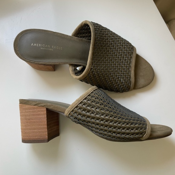 SOLD - AE olive green thatched slides - Picture 3 of 4